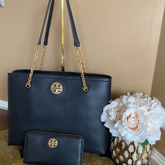 Tory Burch Handbags - Brand new 🏷Tory Burch Carson tote and wallet🕶🌹